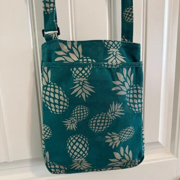 KAVU Go Time Crossbody Bag – Pineapple Print - Picture 3 of 4